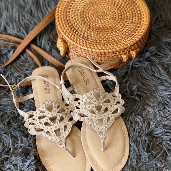 Almost New Kenneth Cole Reaction Flat Sandals 6.5 - Picture 1 of 7